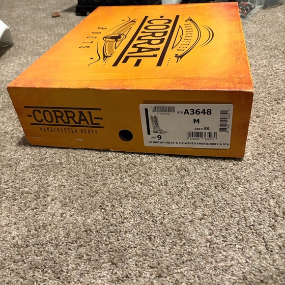 Corral Women's Intricate Black and Cream Heeled Boots - Picture 2 of 7